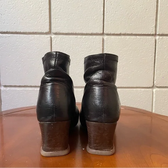 John Fluevog Women’s Operettas Giulia Black Leather Ankle Boots | US 6 - Picture 3 of 9